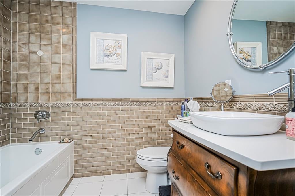24 Pickersgill Ave, Staten Island, NY, 10305, USA, 4 Bedrooms Bedrooms, ,3 BathroomsBathrooms,Residential,Pending,24 Pickersgill Ave,499979