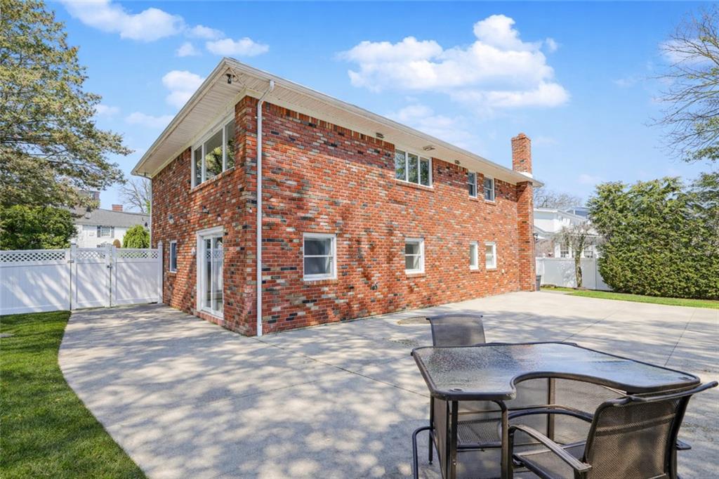 24 Pickersgill Ave, Staten Island, NY, 10305, USA, 4 Bedrooms Bedrooms, ,3 BathroomsBathrooms,Residential,Pending,24 Pickersgill Ave,499979