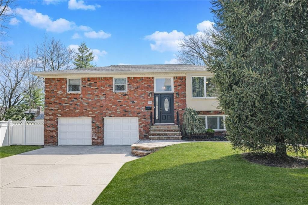 Photo of 24 Pickersgill Avenue, Staten Island, NY 10305 (MLS # 499979)