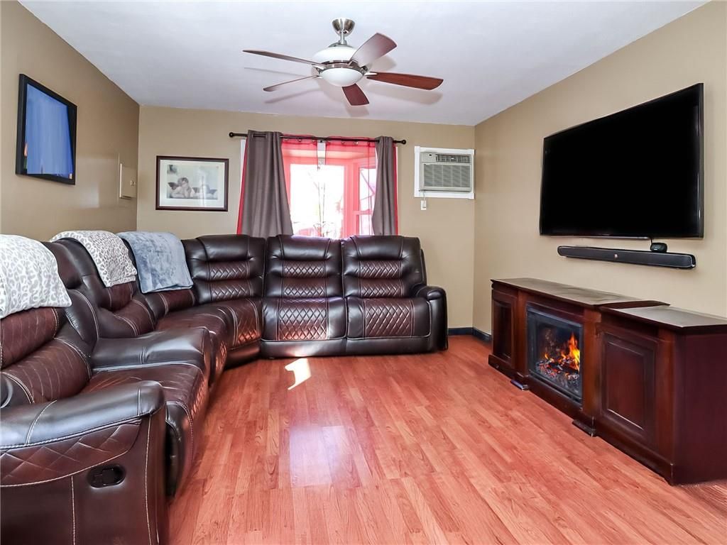 Photo of 32 McCormick Place, Staten Island, NY 10305 (MLS # 499603)