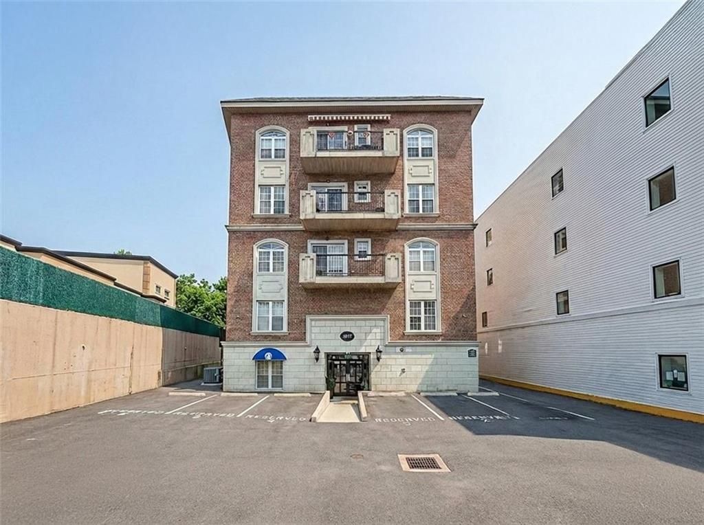 Photo of 3871 Amboy Road #201, Staten Island, NY 10308 (MLS # 500517)