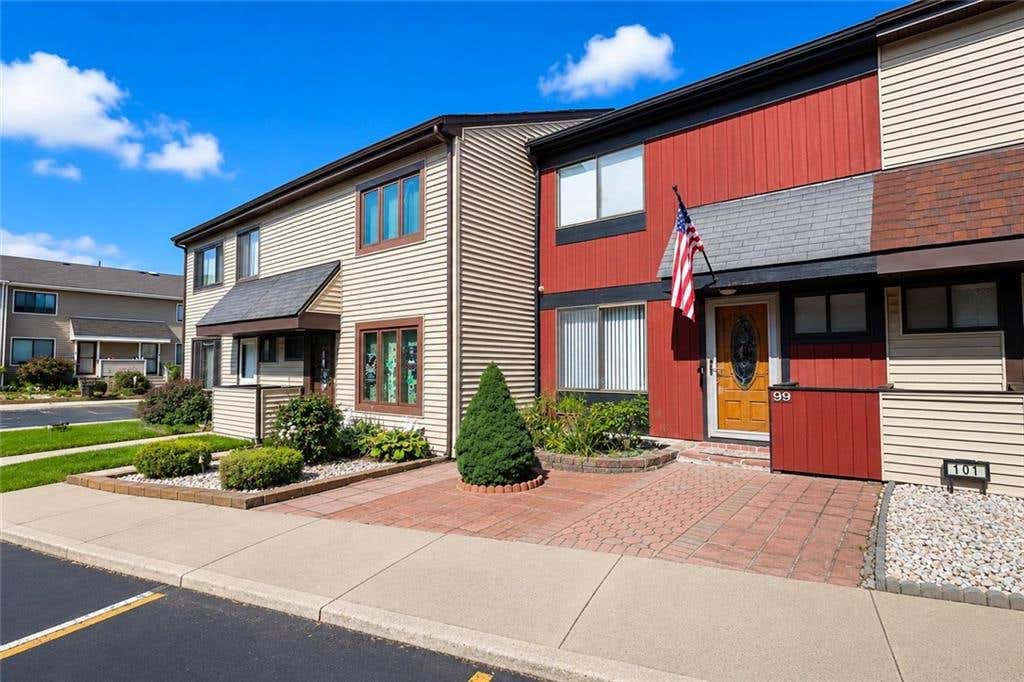 Photo of 99 Arrowood Court, Staten Island, NY 10309 (MLS # 504040)