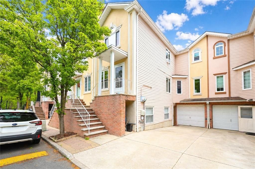 Photo of 136 Erika Loop, Staten Island, NY 10312 (MLS # 500986)