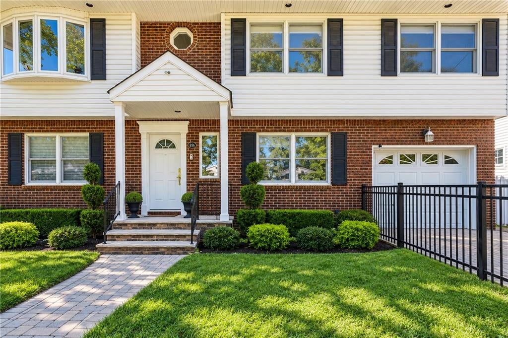 Photo of 316 Main Street, Staten Island, NY 10307 (MLS # 504930)