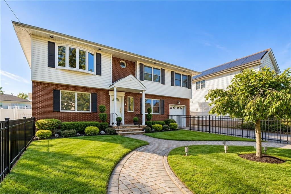 Photo of 316 Main Street, Staten Island, NY 10307 (MLS # 504930)