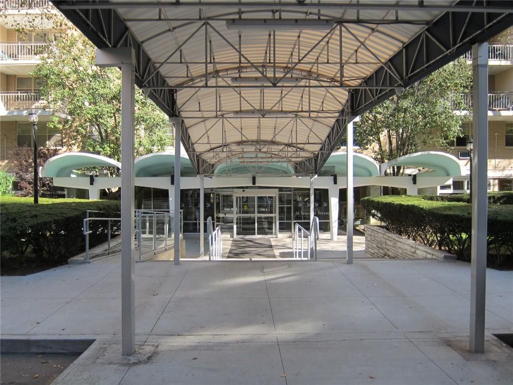 Photo of 35 Seacoast Terrace #3B, Brooklyn, NY 11235 (MLS # 500610)