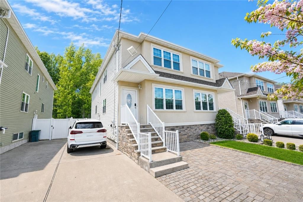 Photo of 23 Jade Court, Staten Island, NY 10309 (MLS # 501572)