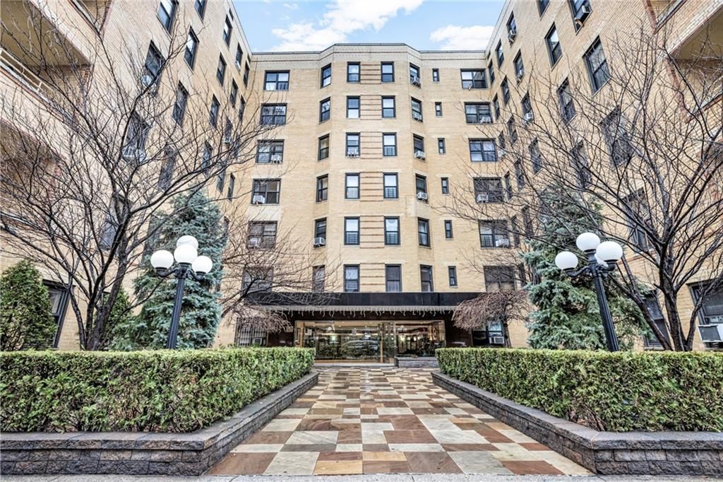 Photo of 2 End Avenue #5N, Brooklyn, NY 11235 (MLS # 497956)
