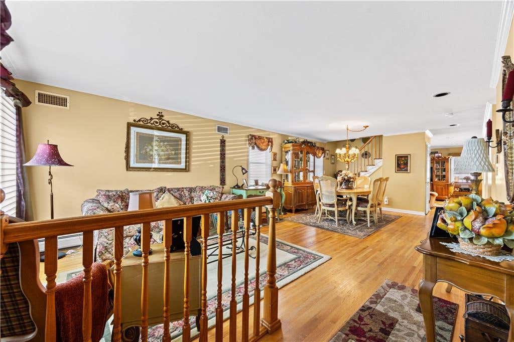 Photo of 4711 Hylan Boulevard, Staten Island, NY 10312 (MLS # 503249)