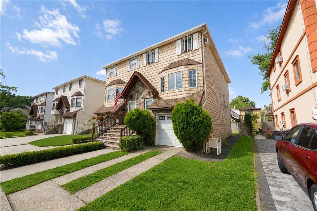 Photo of 126 Demopolis Avenue, Staten Island, NY 10308 (MLS # 503884)