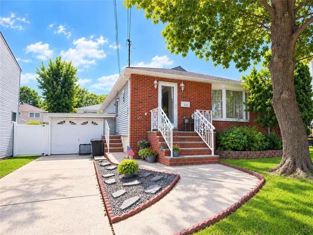 Photo of 22 Pacific Avenue, Staten Island, NY 10312 (MLS # 504449)