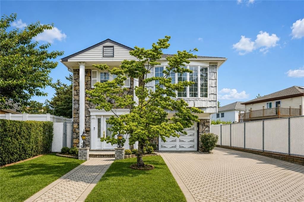 Photo of 41 Sleepy Hollow Road, Staten Island, NY 10314 (MLS # 501842)