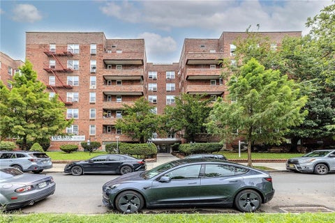 Homes For Sale - 2727 Ocean Parkway #D18<br/> Brooklyn, NY 11235