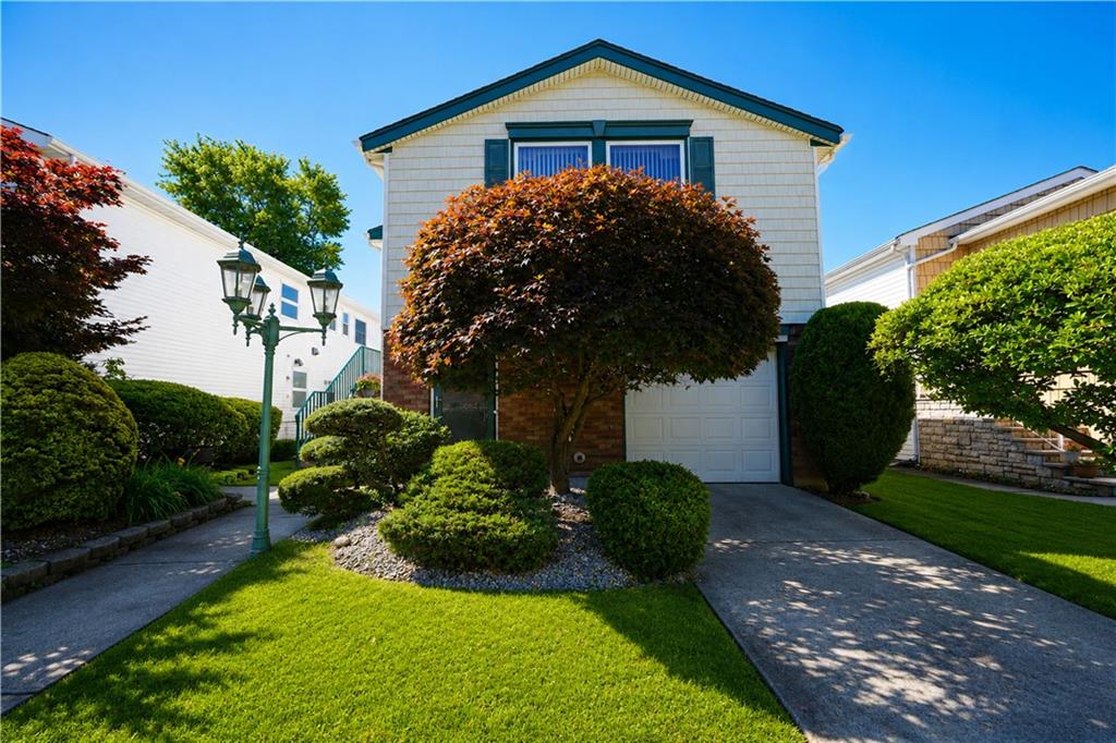 Photo of 47 Stanley Circle, Staten Island, NY 10308 (MLS # 502609)