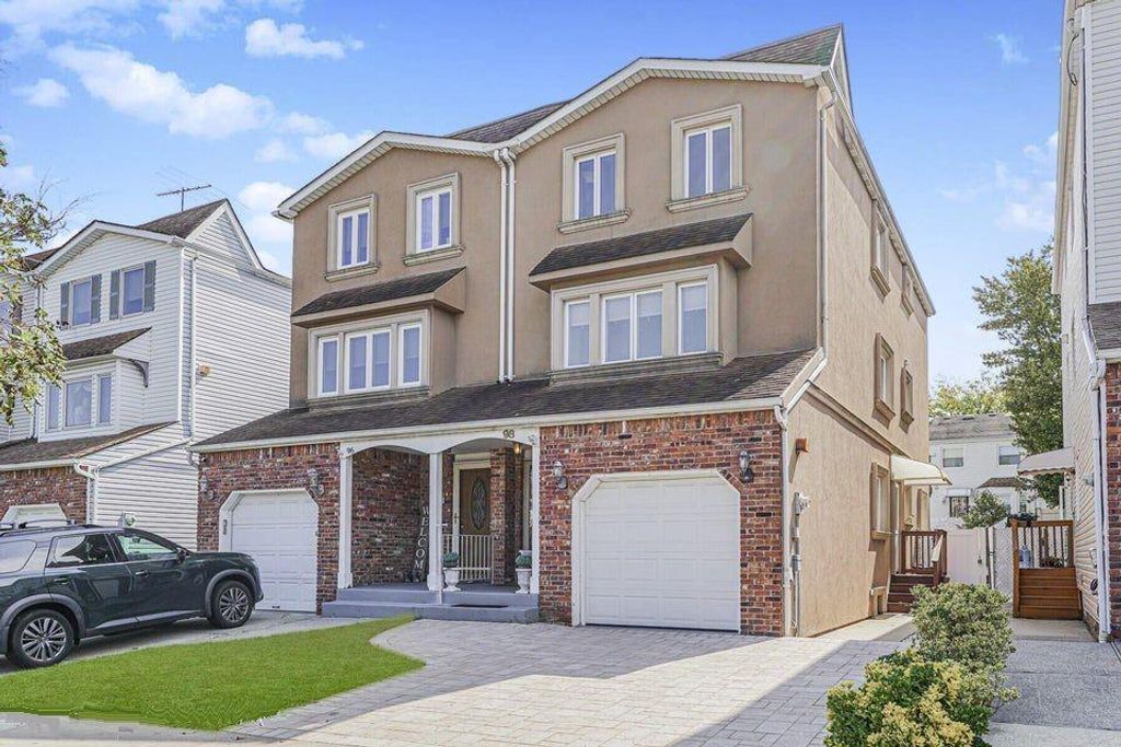 Photo of 98 Cotter Avenue, Staten Island, NY 10306 (MLS # 497933)