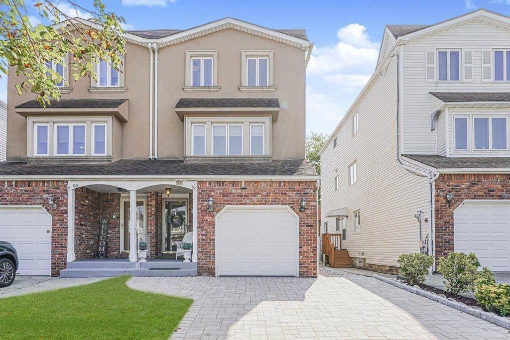 Photo of 98 Cotter Avenue, Staten Island, NY 10306 (MLS # 497933)