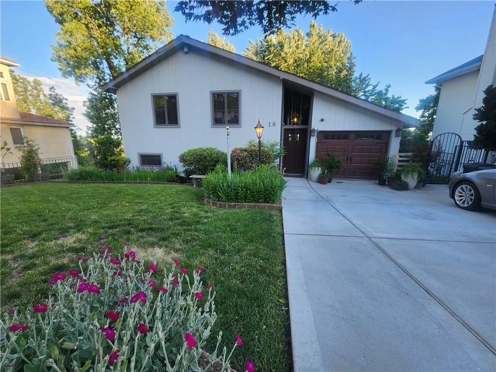 Photo of 16 Manor Court, Staten Island, NY 10306 (MLS # 504203)
