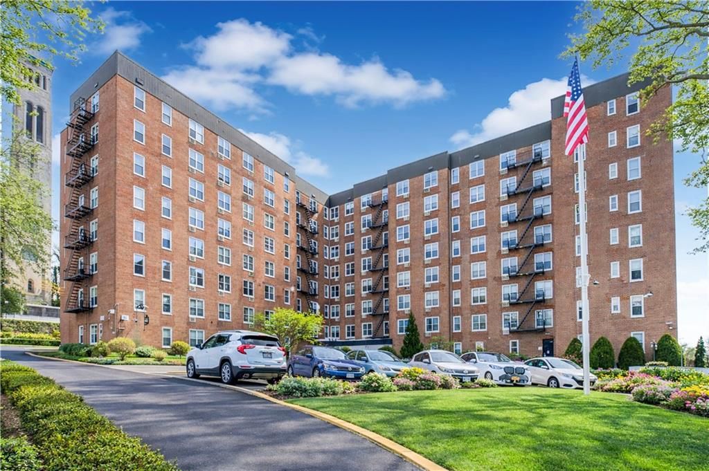 Photo of 350 Richmond Terrace #2L, Staten Island, NY 10301 (MLS # 499899)