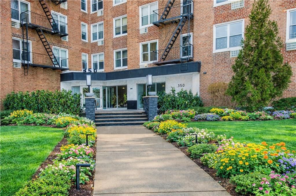 Photo of 350 Richmond Terrace #2L, Staten Island, NY 10301 (MLS # 499899)