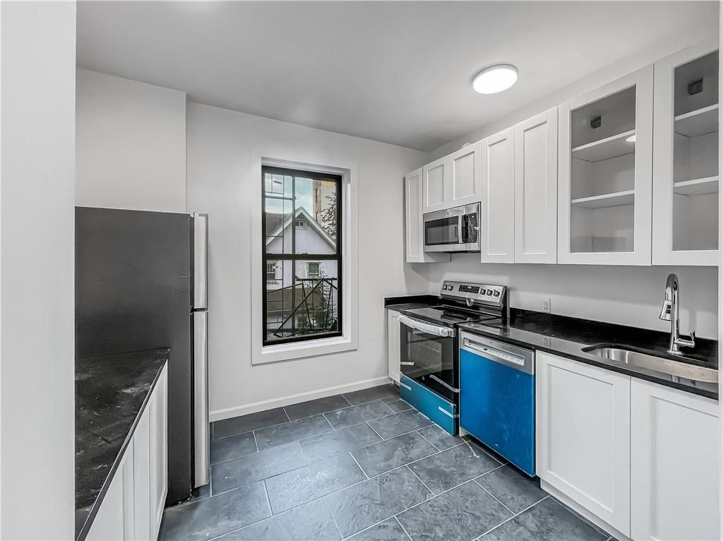 Photo of 42 Hawthorne Street #2L, Brooklyn, NY 11225 (MLS # 500985)