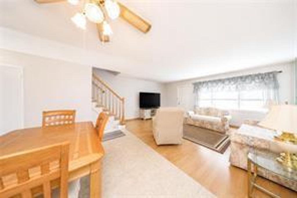 Photo of 176 Tysens Lane, Staten Island, NY 10306 (MLS # 503003)