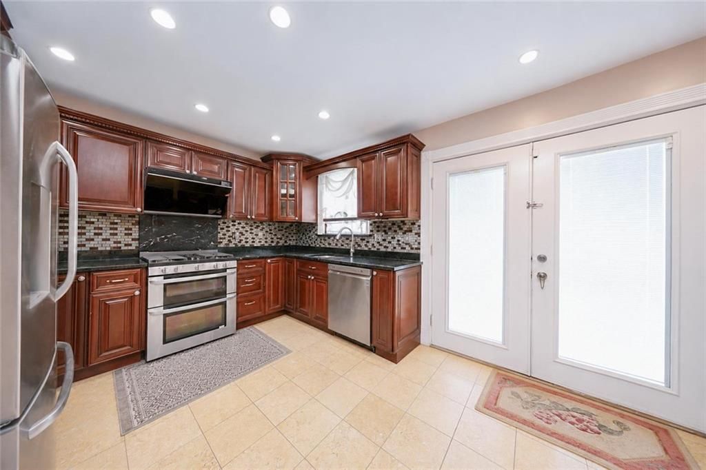 Photo of 90 Elson Street, Staten Island, NY 10314 (MLS # 501912)