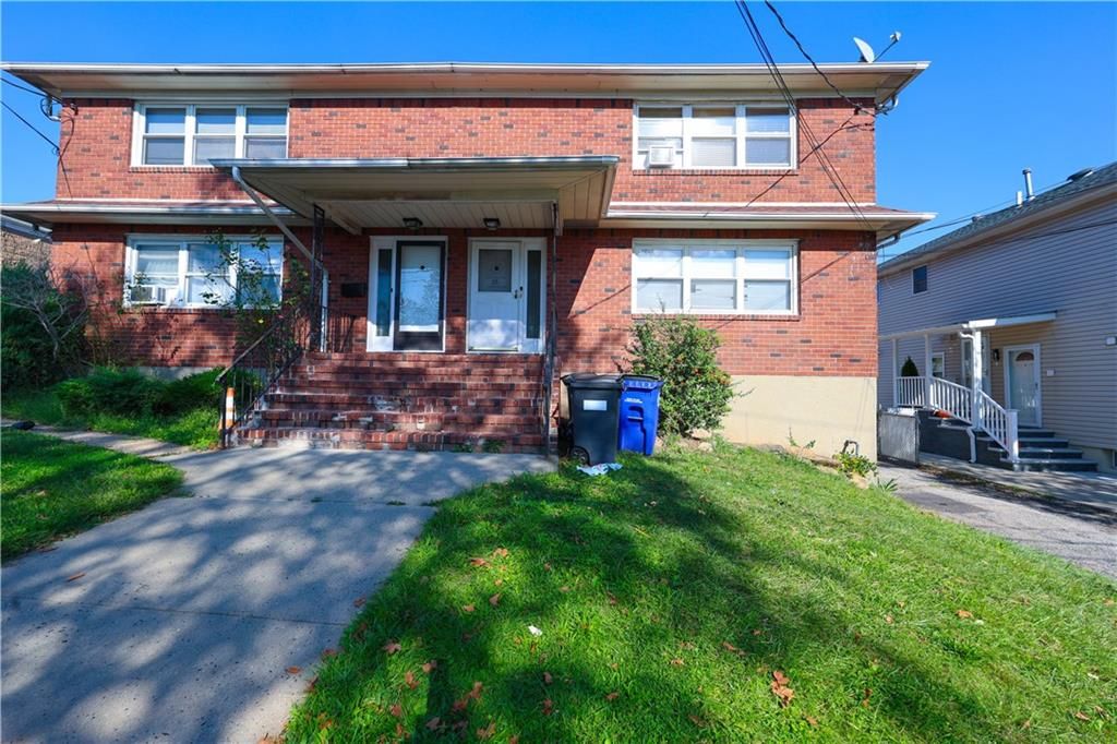 Photo of 25 Mallory Avenue, Staten Island, NY 10305 (MLS # 498329)