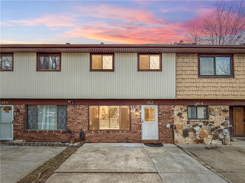 Photo of 362 Rolling Hill Green, Staten Island, NY 10312 (MLS # 500132)