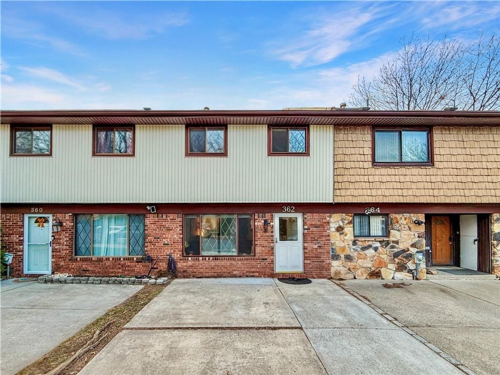 Photo of 362 Rolling Hill Green, Staten Island, NY 10312 (MLS # 500132)