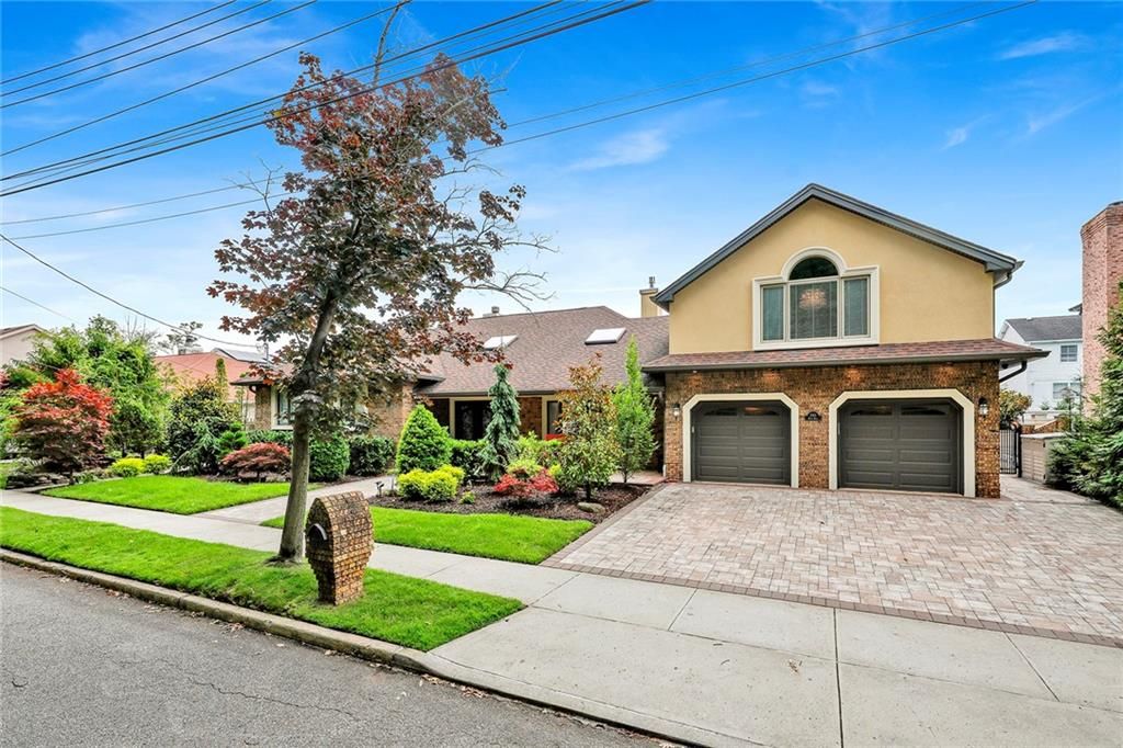 Photo of 290 Koch Boulevard, Staten Island, NY 10312 (MLS # 500883)