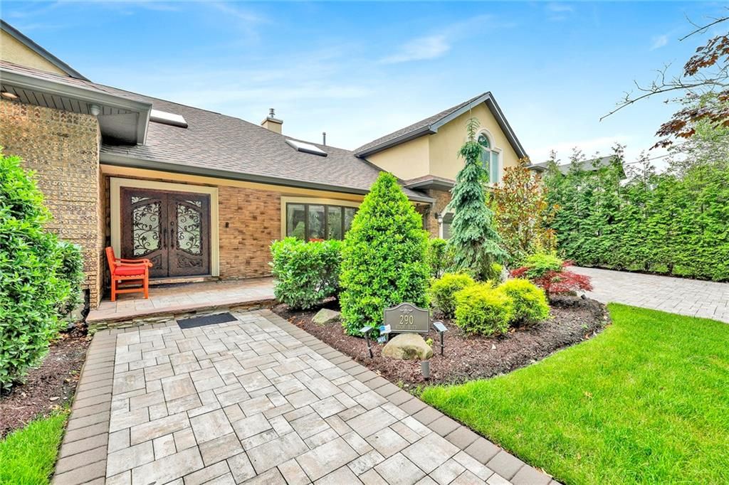 Photo of 290 Koch Boulevard, Staten Island, NY 10312 (MLS # 500883)