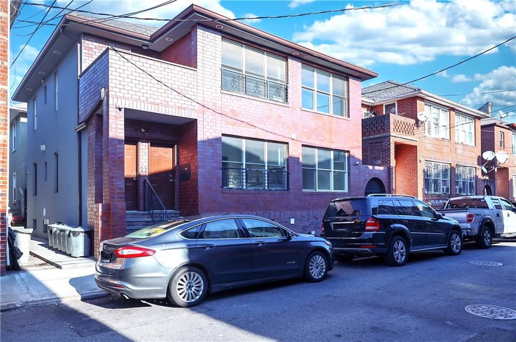 Photo of 11 Brighton 10th Path, Brooklyn, NY 11235 (MLS # 497666)