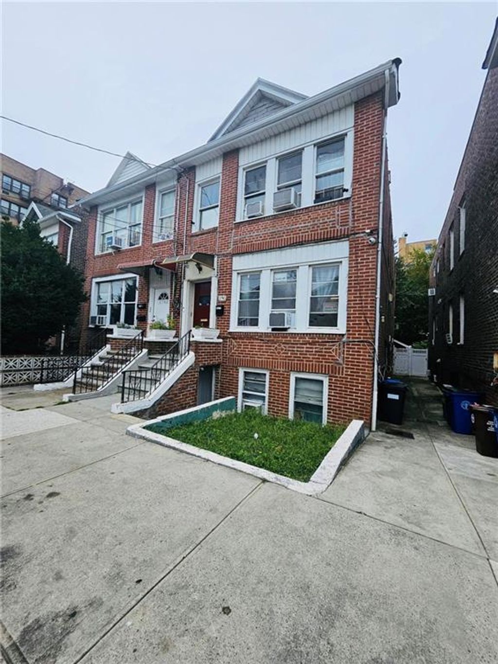 Photo of 2740 Brighton 7th Street, Brooklyn, NY 11235 (MLS # 495900)