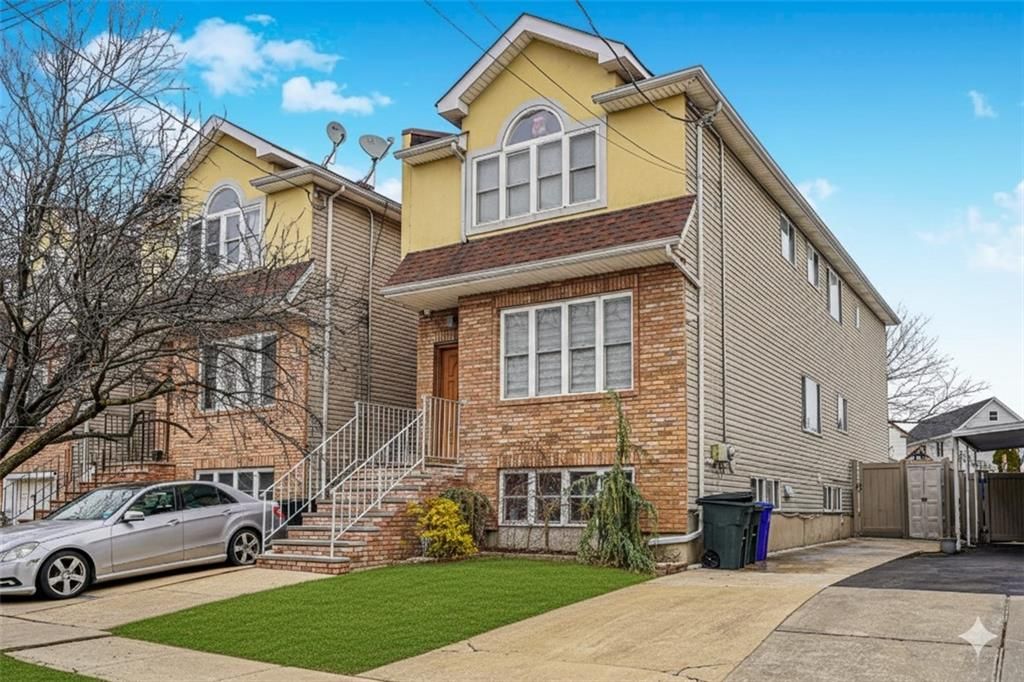 Photo of 49 Llewellyn Place, Staten Island, NY 10310 (MLS # 499094)