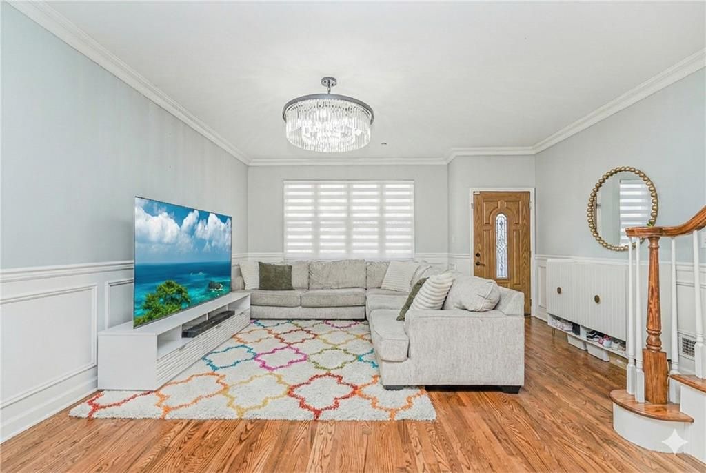 Photo of 49 Llewellyn Place, Staten Island, NY 10310 (MLS # 499094)