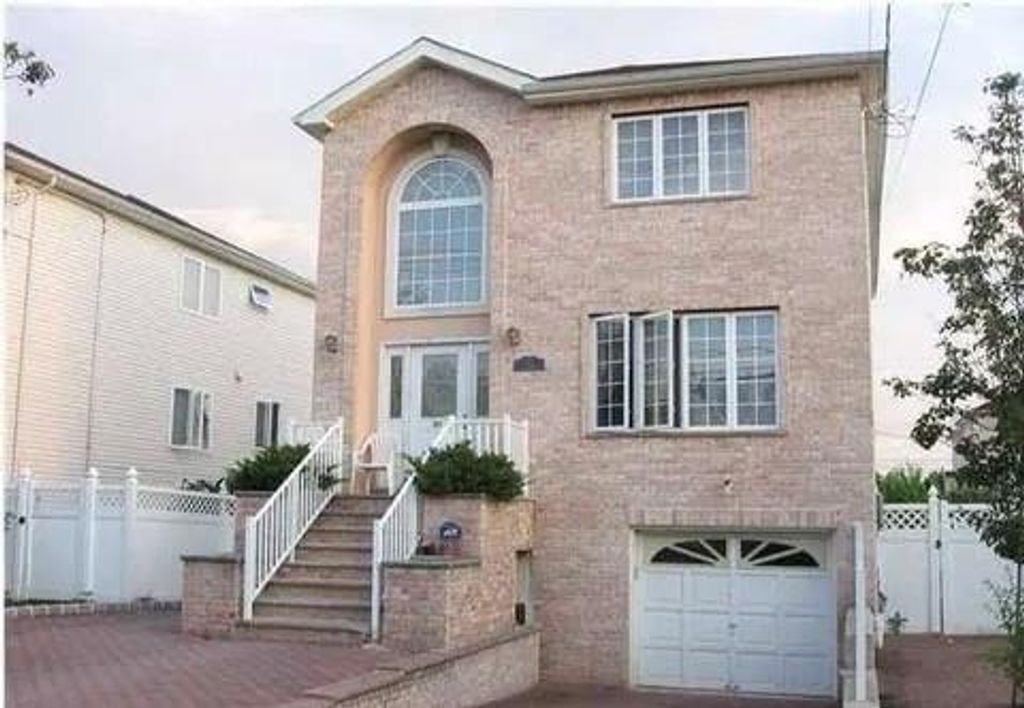 Photo of 57 Churchill Avenue, Staten Island, NY 10309 (MLS # 499595)