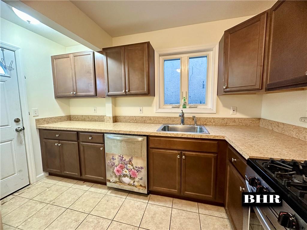 16 Aster Court, Brooklyn, New York image 4
