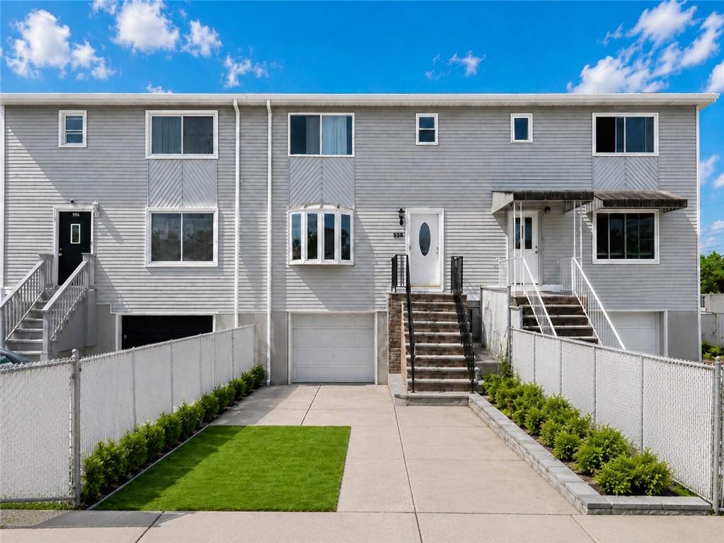 Photo of 998 Olympia Boulevard, Staten Island, NY 10306 (MLS # 502037)