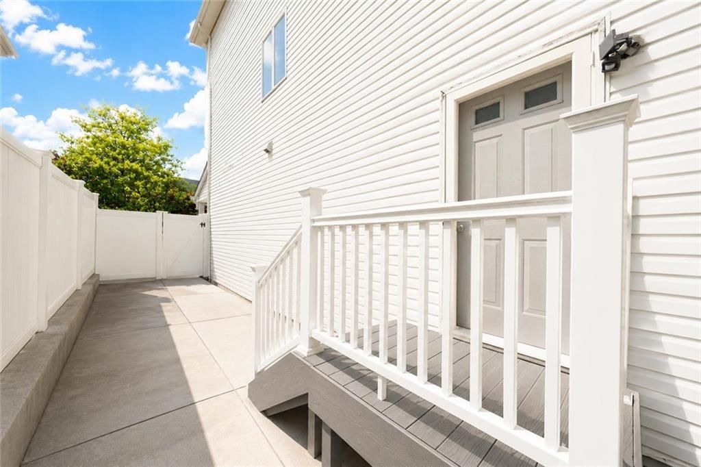 Photo of 60 Guyon Avenue, Staten Island, NY 10306 (MLS # 501418)