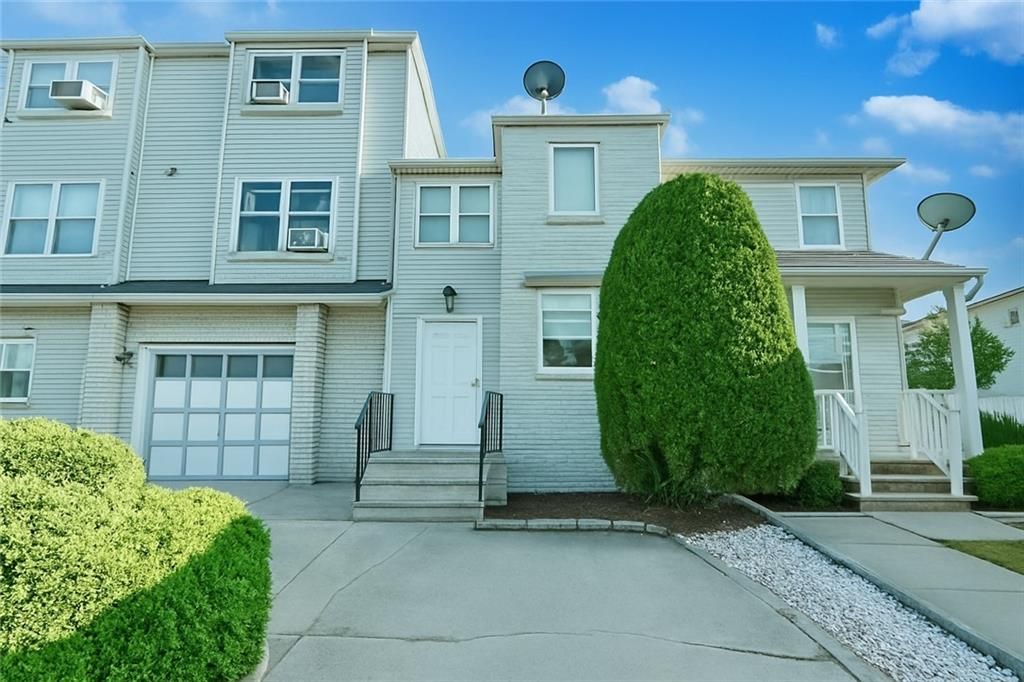 Photo of 34 Lorraine Loop, Staten Island, NY 10309 (MLS # 496593)