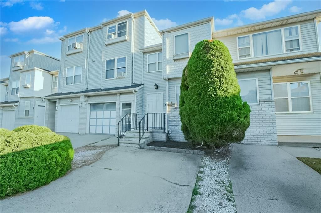 Photo of 34 Lorraine Loop, Staten Island, NY 10309 (MLS # 496593)