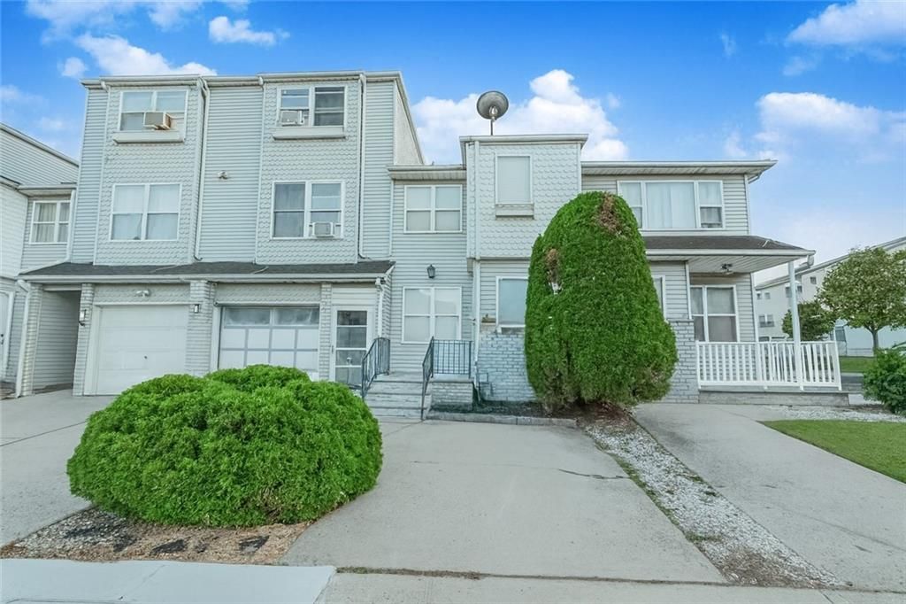 Photo of 34 Lorraine Loop, Staten Island, NY 10309 (MLS # 496593)