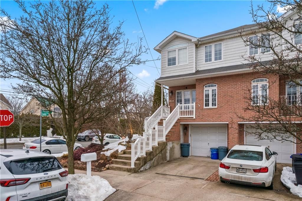 Photo of 1089 Sheldon Avenue, Staten Island, NY 10309 (MLS # 499078)