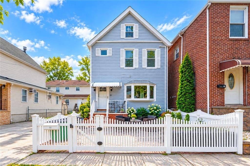 Photo of 52 Butler Place, Staten Island, NY 10305 (MLS # 504906)