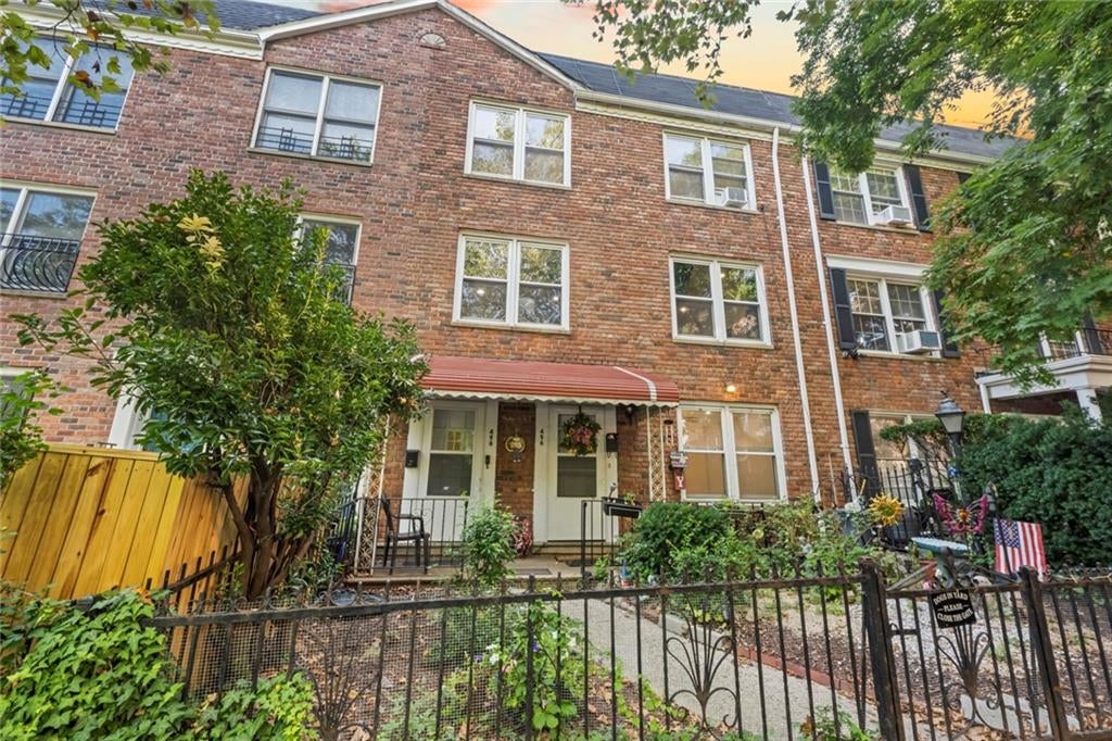 Photo of 496 Clinton Street, Brooklyn, NY 11231 (MLS # 504200)