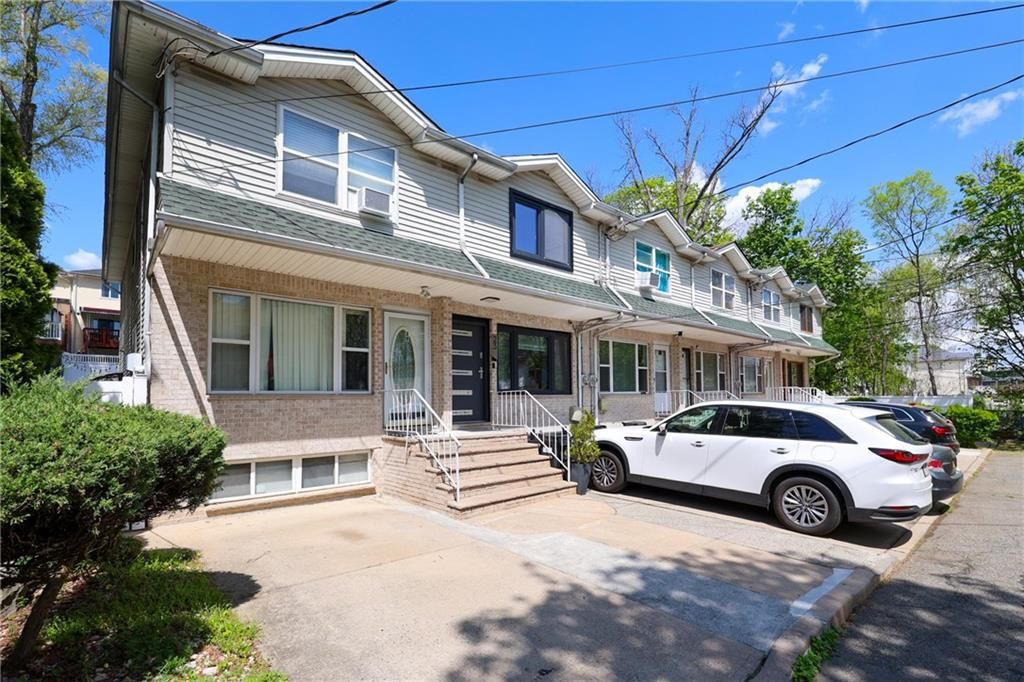 Photo of 25 Amazon Court, Staten Island, NY 10304 (MLS # 500651)