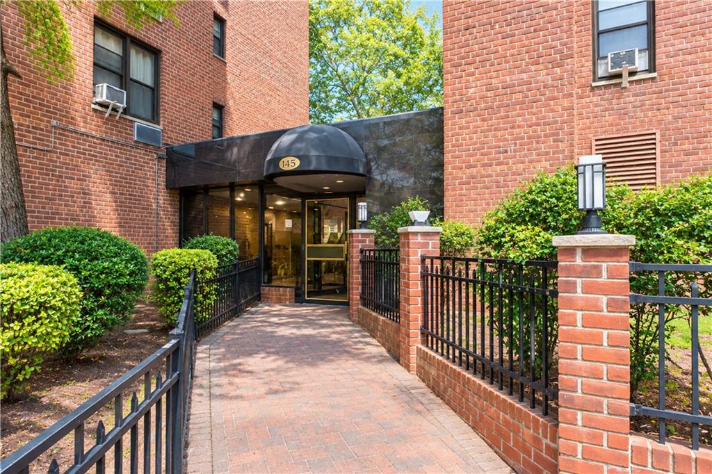 Photo of 145 Lincoln Avenue #6X, Staten Island, NY 10306 (MLS # 504550)