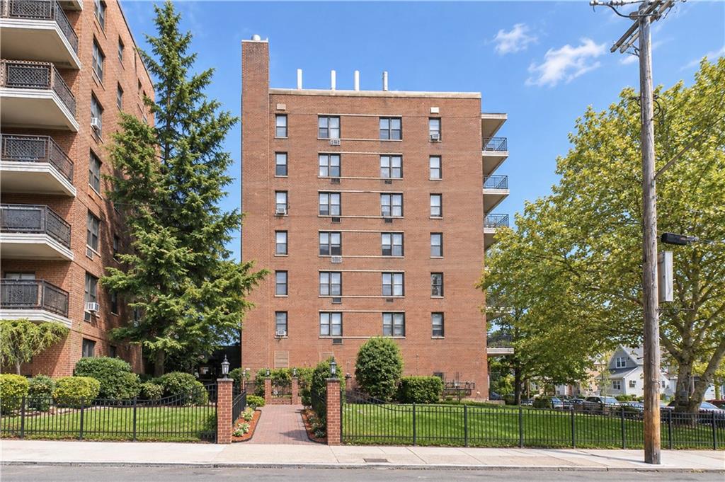 Photo of 145 Lincoln Avenue #6X, Staten Island, NY 10306 (MLS # 504550)