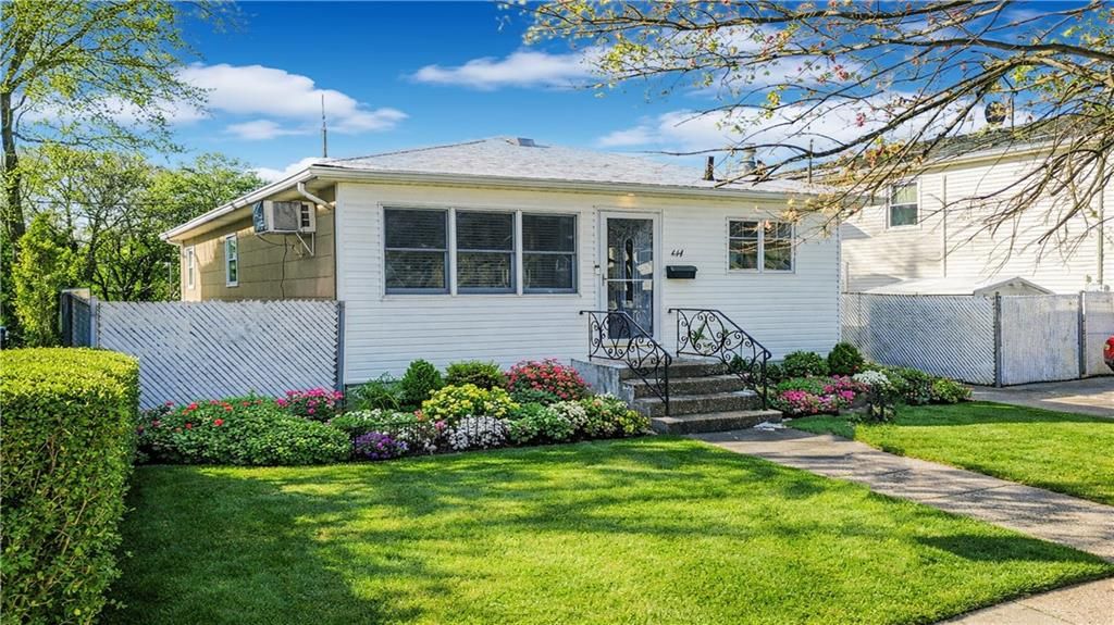 Photo of 414 Lyndale Avenue, Staten Island, NY 10312 (MLS # 498660)