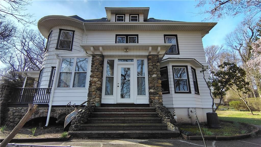 Photo of 150 Douglas Road, Staten Island, NY 10304 (MLS # 500255)